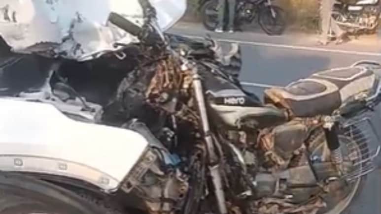 Rajasthan: कार और बाइक की भीषण भिड़ंत, पति-पत्नी और बेटे की मौके पर ही हो गई मौत