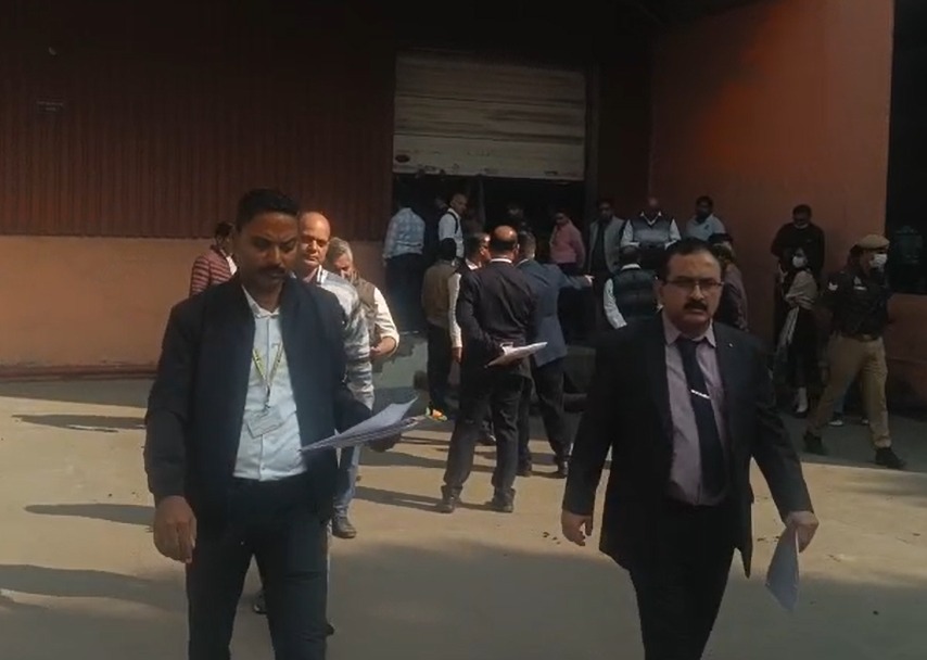 UP की इस बंद फैक्ट्री से भारी तादाद में मिला डियोएक्टिव पदार्थ, डिस्ट्रॉय करना शरू