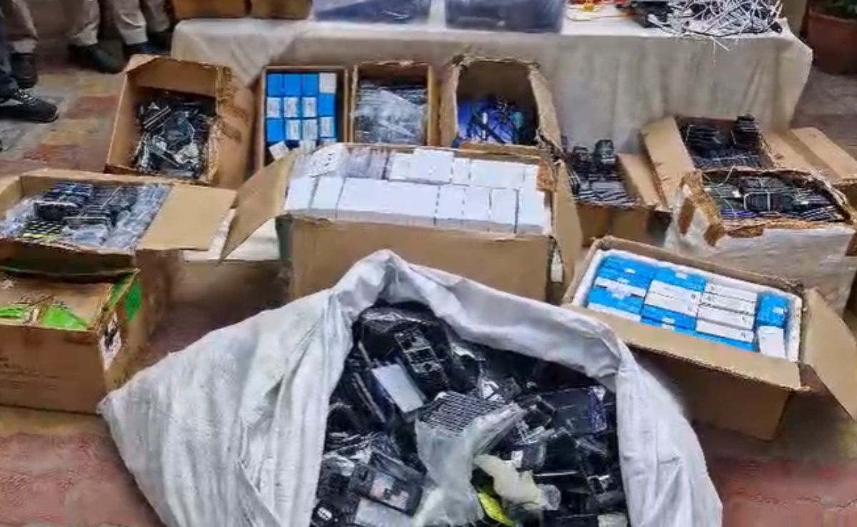 Delhi Police Bust Major IMEI Tampering Operation: Five Arrested in Cybercrime Crackdown