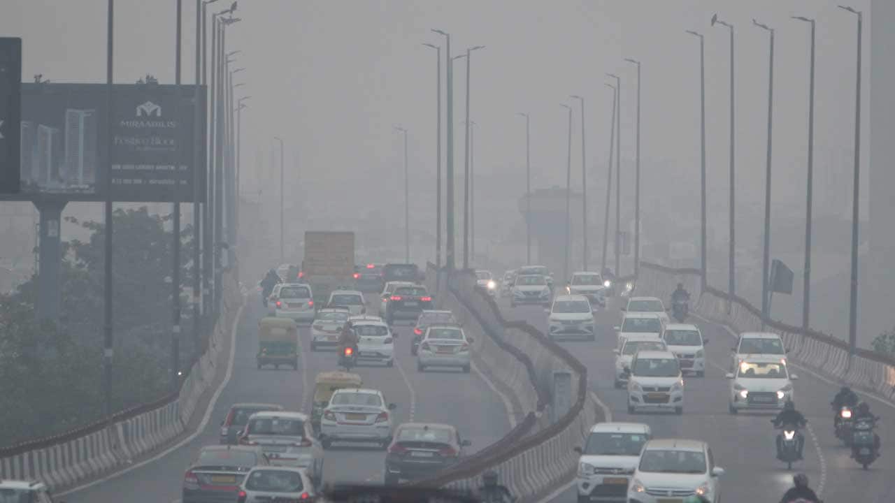 Delhi's Air Quality Nears 'Severe' Mark, Thick Smog Lowers Visibility