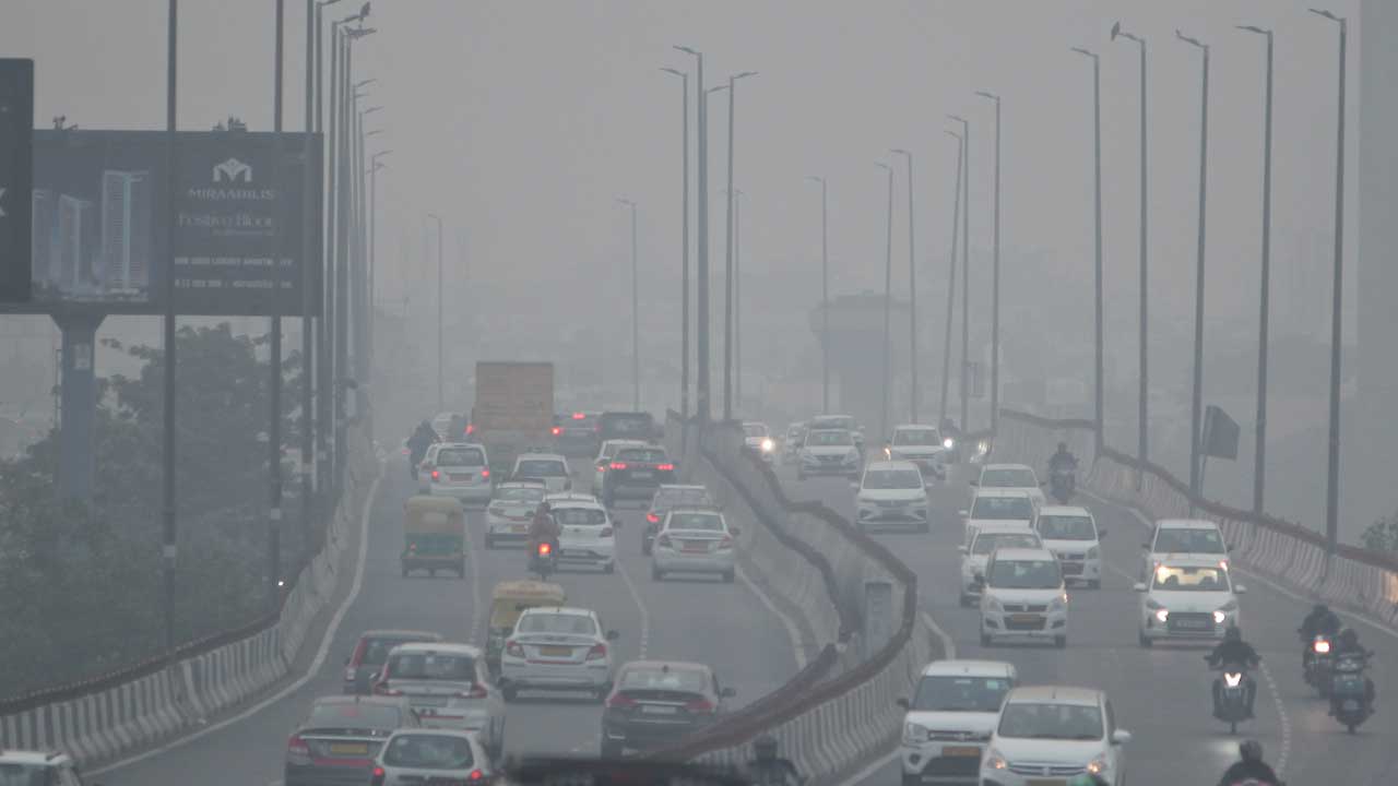 Delhi's Air Quality Nears 'Severe' Mark, Thick Smog Lowers Visibility