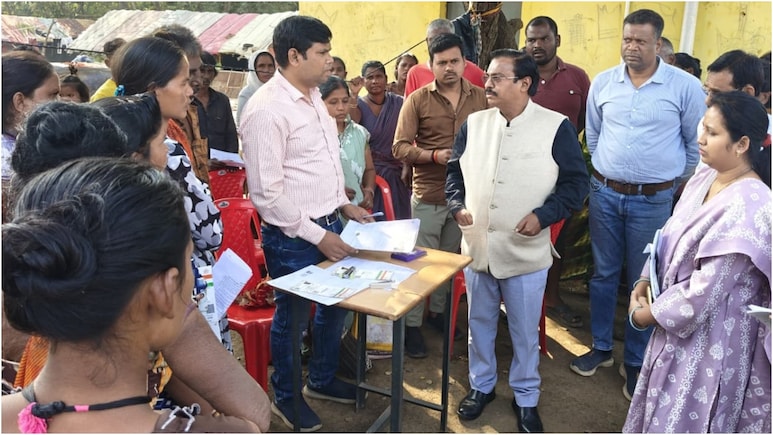 Baloda Bazar SIR: कमिश्नर का कड़ा एक्शन, मतदाता सूची कार्य में लापरवाही पर 28 BLO और अधिकारियों को नोटिस