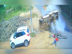 Video: Pickup Truck Flips As Tyre Bursts, Lands On Passengers In Karnataka