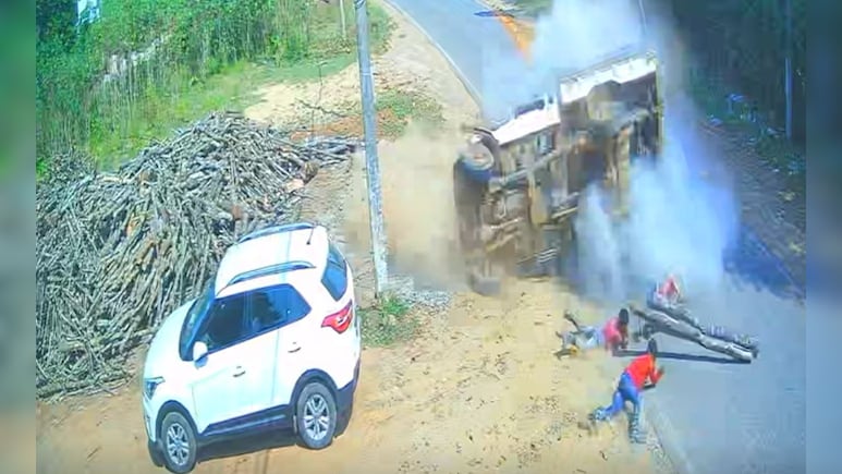 Video: Pickup Truck Flips As Tyre Bursts, Lands On Passengers In Karnataka