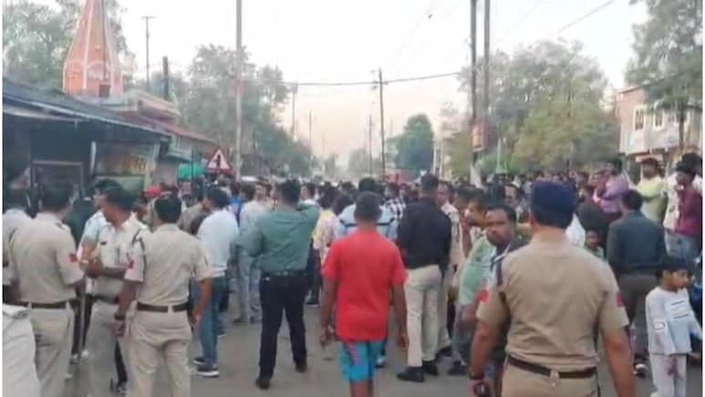 MP News: सागर में मंदिर में घुसकर तोड़फोड़, शिवलिंग क्षतिग्रस्त, विरोध के बाद पुलिस अलर्ट, पकड़ा गया आरोपी  