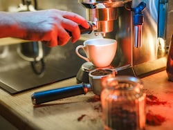 Coffee Maker Under 3000: घर बैठे पाएं कैफ़े जैसी कॉफ़ी का स्वाद, इन स्मार्ट, बजट-फ्रेंडली कॉफ़ी मेकर्स के साथ