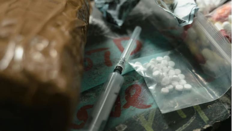 मेक्सिको: कई सालों बाद भी कब्रों में अपनों को तलाशते परिवार, 'इंच-इंच' खोज में छलका दर्द