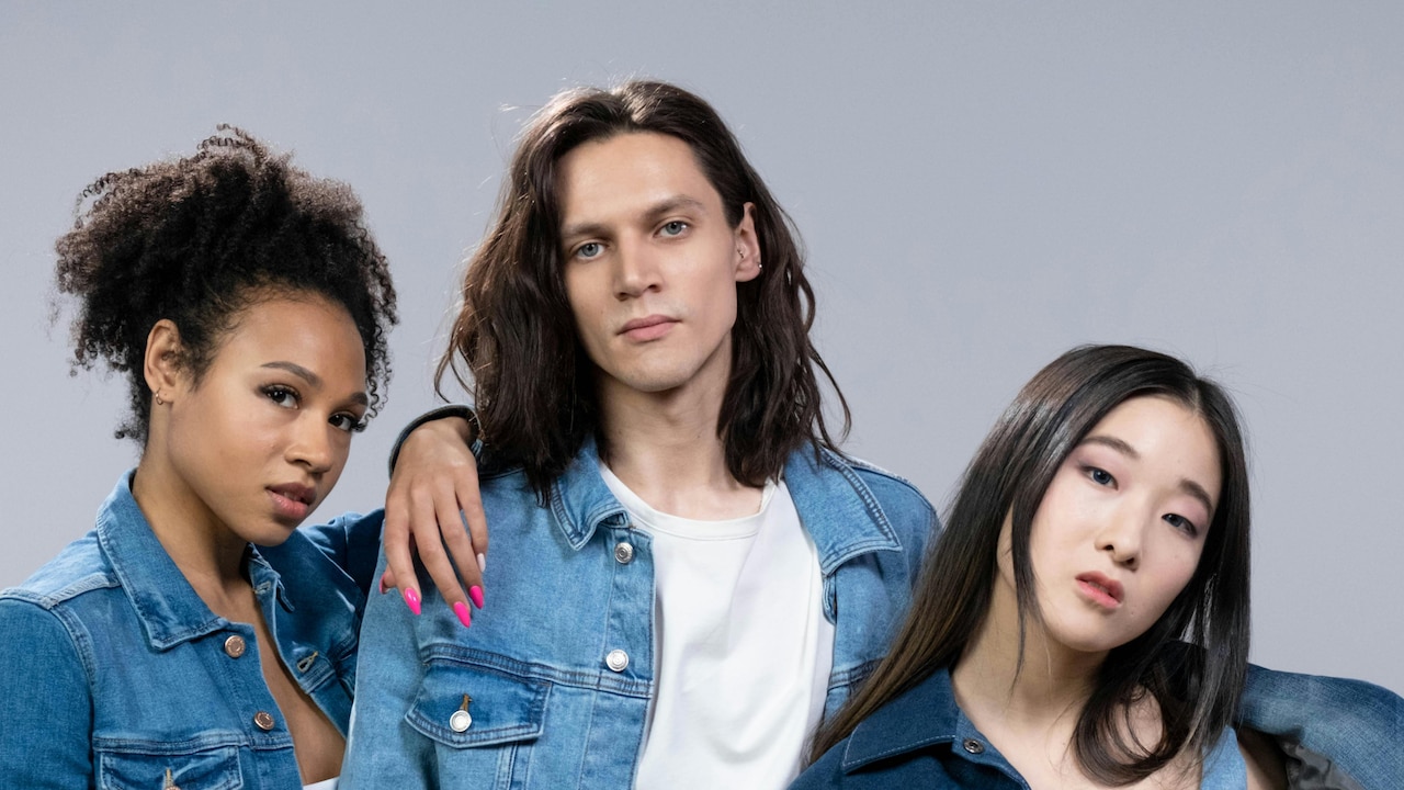 Wrogn And Nautica Sweaters, Sweatshirts And Jackets At 60% Off On Myntra Black Friday Sale.