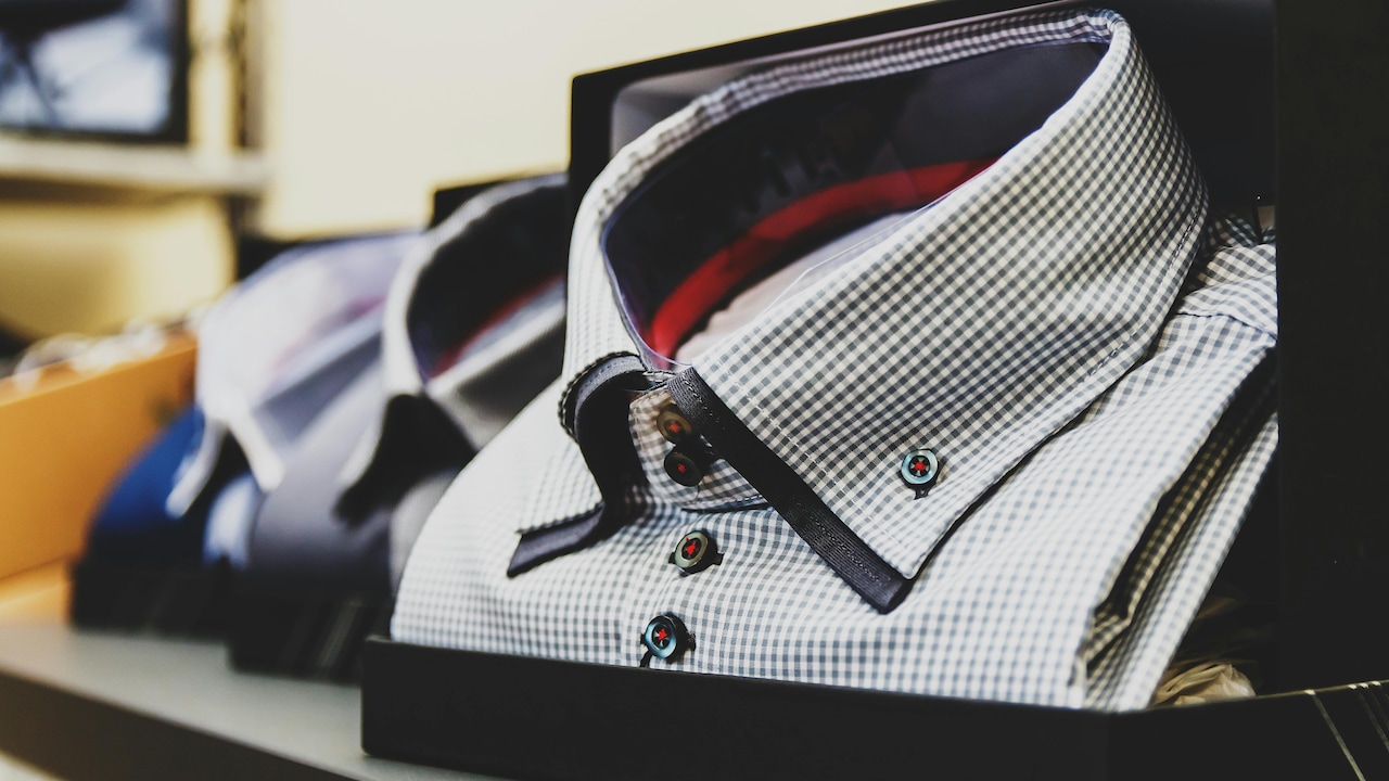 Explore formal shirt fabrics for men that do not crease easily