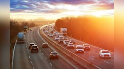 सड़क पर वो कौन सी लेन है, जिसमें चला सकते हैं सबसे ज्यादा स्पीड में गाड़ी?