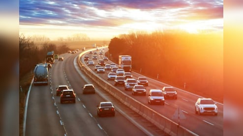 सड़क पर वो कौन सी लेन है, जिसमें चला सकते हैं सबसे ज्यादा स्पीड में गाड़ी?