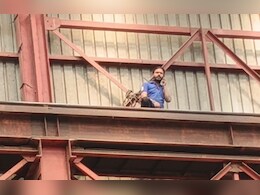 प्रमोशन के लिए प्रदर्शन! नाराज कर्मचारी क्रेन पर चढ़ा, आत्महत्या की दी धमकी; मुश्किल से नीचे उतरा
