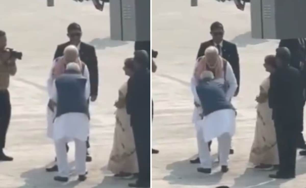 PM मोदी के पैर छूने वाला वीडियो, परिवारवाद... RJD ने बिहार एनडीए सरकार पर यूं कसा तंज