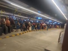 Viral Video Shows Extremely Long Cab Queue At Bengaluru Airport, Some Claim It's An 