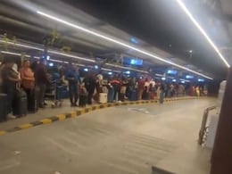 Viral Video Shows Extremely Long Cab Queue At Bengaluru Airport, Some Claim It's An "Everyday Scene"
