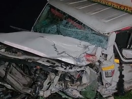 संभल में जोरदार भिड़ंत से चकनाचूर हो गई कार और पिकअप, 6 लोगों की दर्दनाक मौत