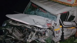 संभल में जोरदार भिड़ंत से चकनाचूर हो गई कार और पिकअप, 6 लोगों की दर्दनाक मौत