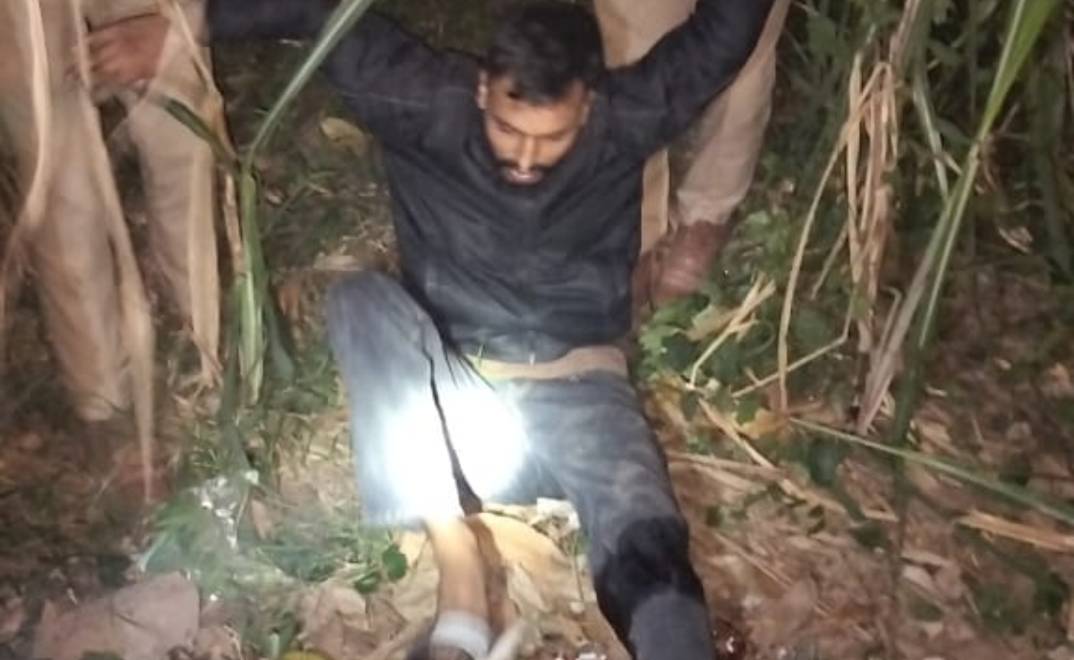 प्रधान के घर 20 राउंड फायरिंग करने वाला बदमाश मुठभेड़ में घायल, पुलिस पर भी चला दी थी गोली