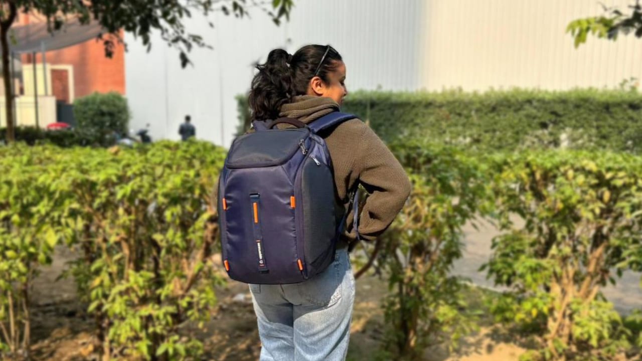 It offers excellent organisation with multiple compartments.