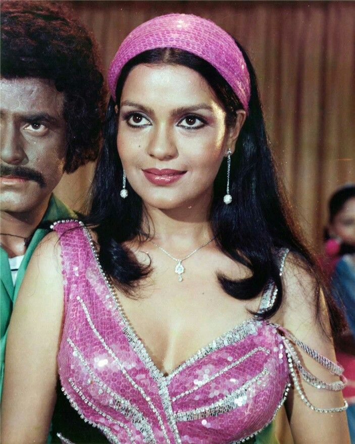 19 साल की उम्र में ऐसी दिखती थीं जीनत अमान, देखें 70 के दशक की बोल्ड एक्ट्रेस की 15 तस्वीरें