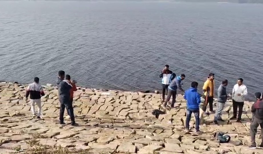 रांची के धुर्वा डैम में बड़ा हादसा तीन पुलिसकर्मियों गाड़ी सहित डूबने से मौत