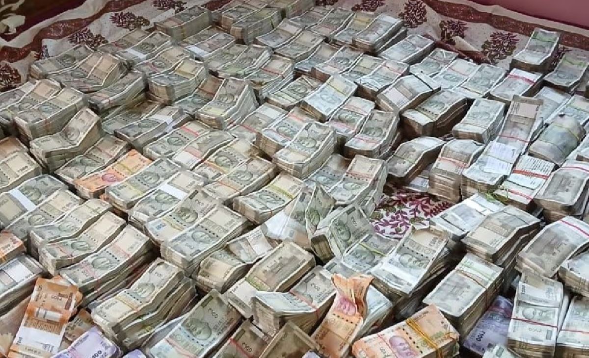 मदरसे में था नकली नोटों का 'खजाना', इमाम निकला सरगना, लाखों की गड्डियां देख MP पुलिस रह गई सन्न