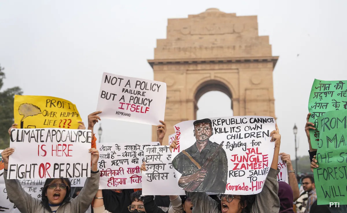 15 Arrested For Using Pepper Spray On Delhi Cops During Air Pollution Protest