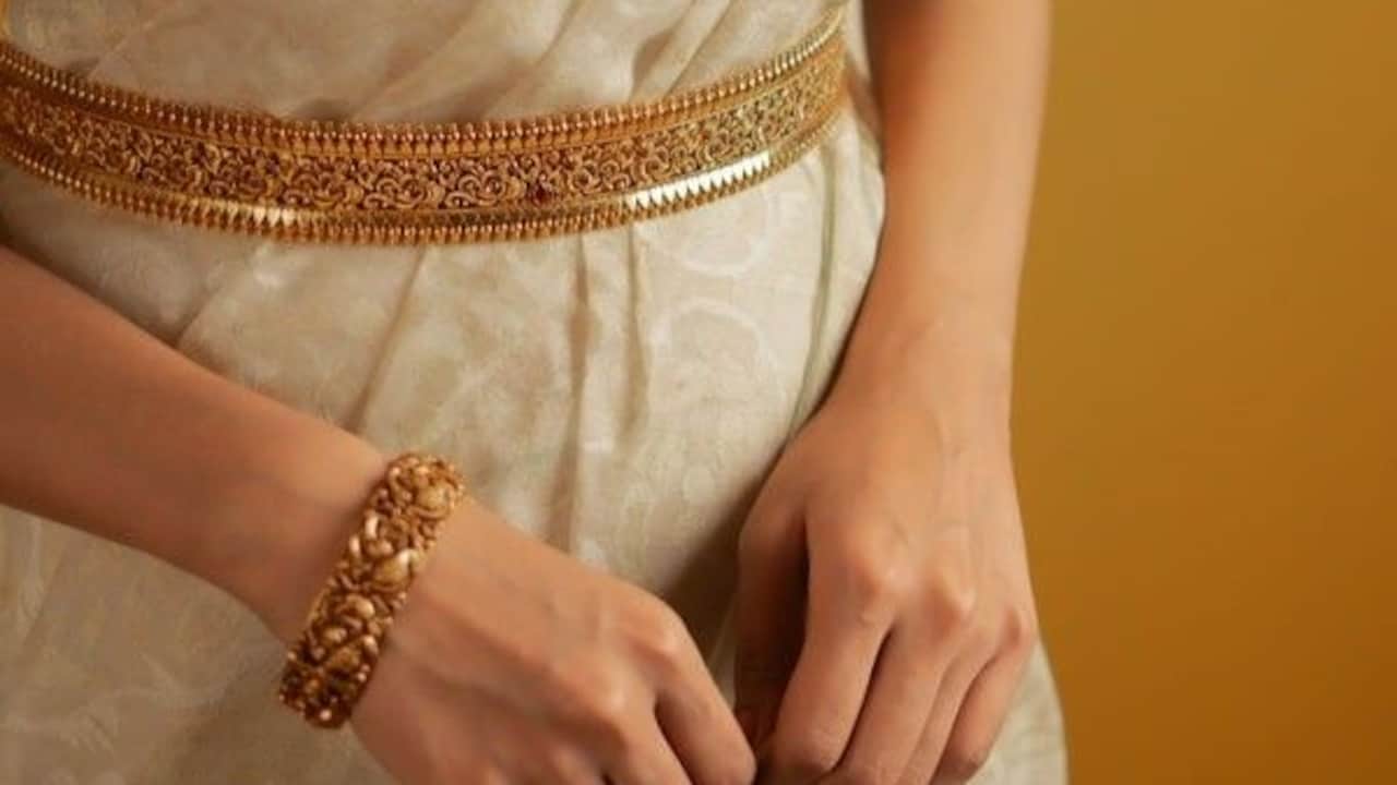 Kamarbandh For Modern Sarees and Lehengas: Top Styling Ideas