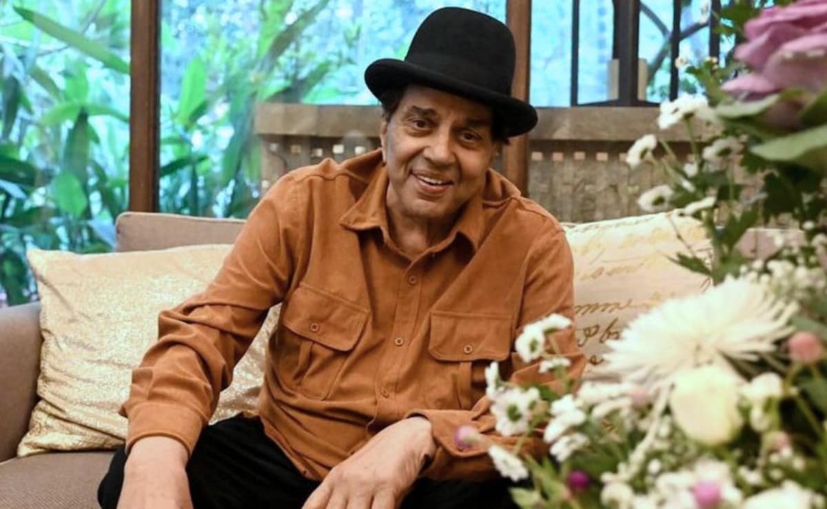 Dharmendra Death Updates: Actor Cremated In Mumbai, PM Modi Says 'End Of An Era'