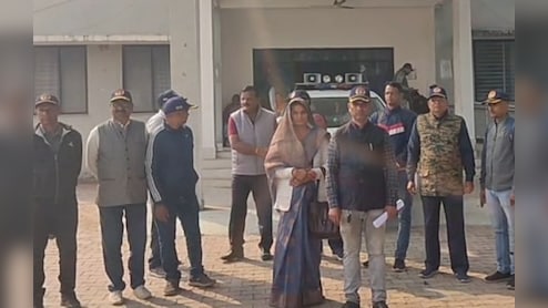 सुरक्षित नहीं सैनिक का परिवार! गांव के मुखिया ने घर जाकर की तोड़फोड़, एसपी दफ्तर में लगाई गुहार