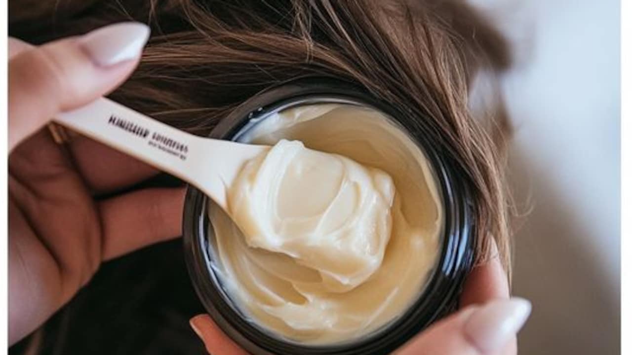 How to Train Dry Hair to Stay Soft: The Conditioner Routine You Need