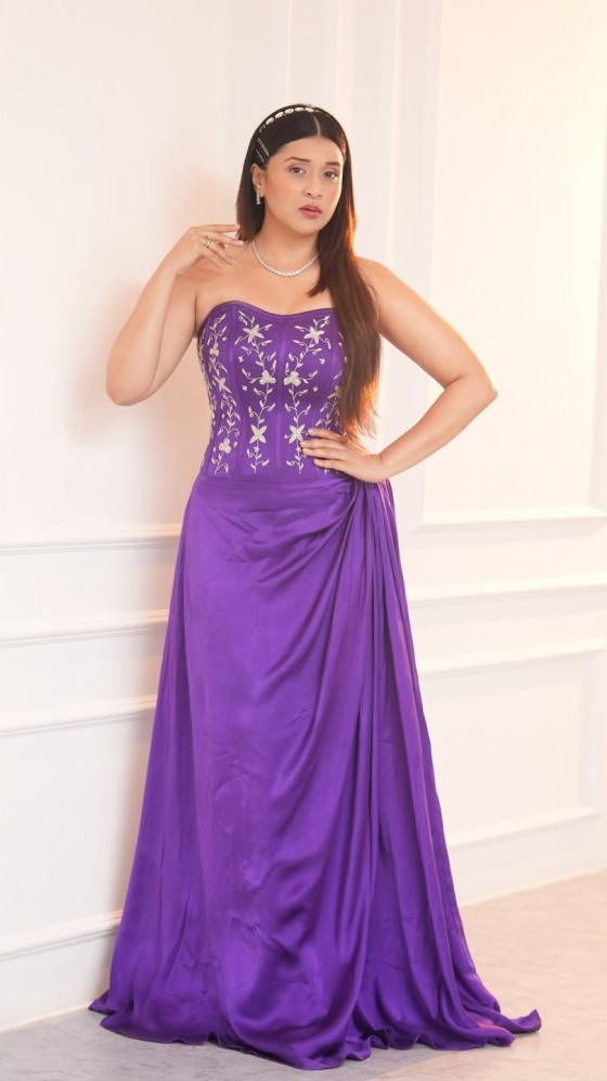 Mannara Chopra Stuns in Chic Strapless Gown