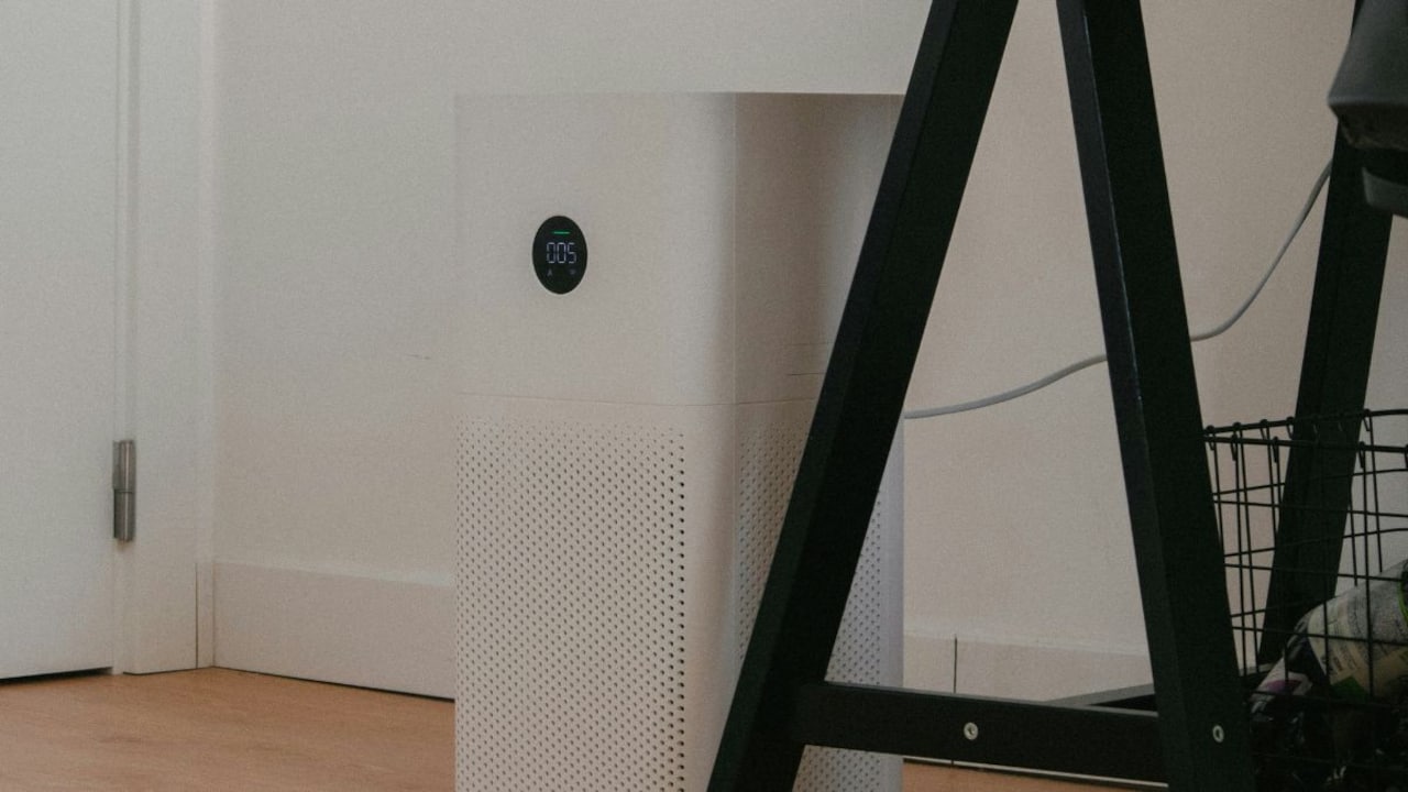 Delhi's pollution makes indoor air solutions essential. Delhi's pollution makes indoor air solutions essential.