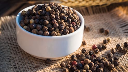 काली मिर्च: सर्दियों में जोड़ों का दर्द और मांसपेशियों की जकड़न से तुरंत देगी राहत&nbsp;