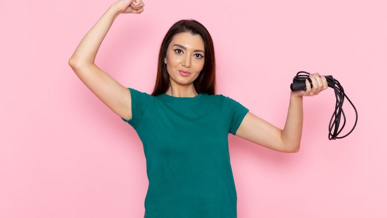 Women Gym Wear under 1000: महिलाओं के लिए ये टॉप क्‍लास वर्कआउट टी-शर्ट्स