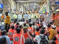 Mumbai Local Train: ऐन गर्दीच्या वेळी लोकल ठप्प! CSMT वर कर्मचाऱ्यांचे अचानक आंदोलन, ठाण्यातही रेल रोको