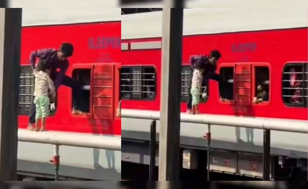 बच्चे को पेशाब कराने के लिए बाप ने ट्रेन में की ऐसी हरकत, देख लोगों ने पकड़ लिया माथा, बोले-ये पिता हैं..