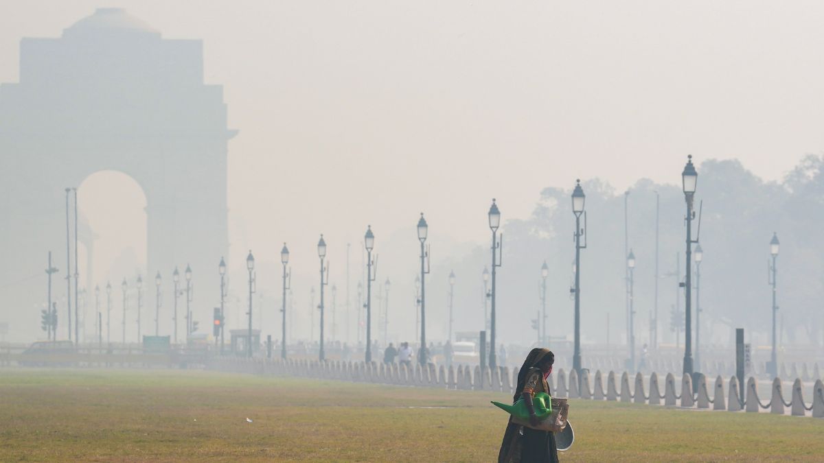 दिल्ली-NCR में सांस लेना हुआ मुश्किल, AQI खतरनाक स्तर पर, 50% स्टाफ को वर्क फ्रॉम होम का आदेश