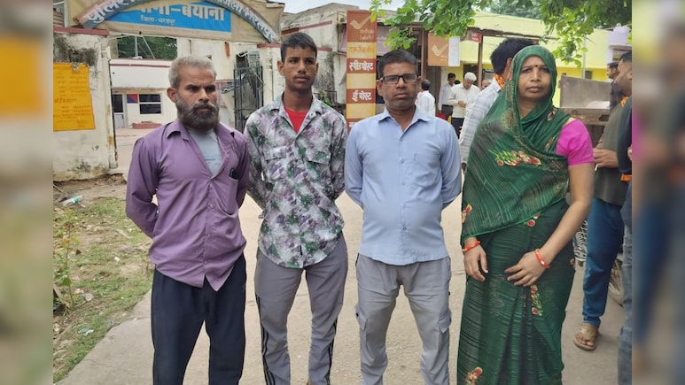 Rajasthan: मुकदमा निपटाने के लिए मजदूर से ली 3 हजार रुपए की रिश्वत, भरतपुर में पुलिसकर्मी पर लगे घूसखोरी के आरोप Rajasthan: मुकदमा निपटाने के लिए मजदूर से ली 3 हजार रुपए की रिश्वत, भरतपुर में पुलिसकर्मी पर लगे घूसखोरी के आरोप