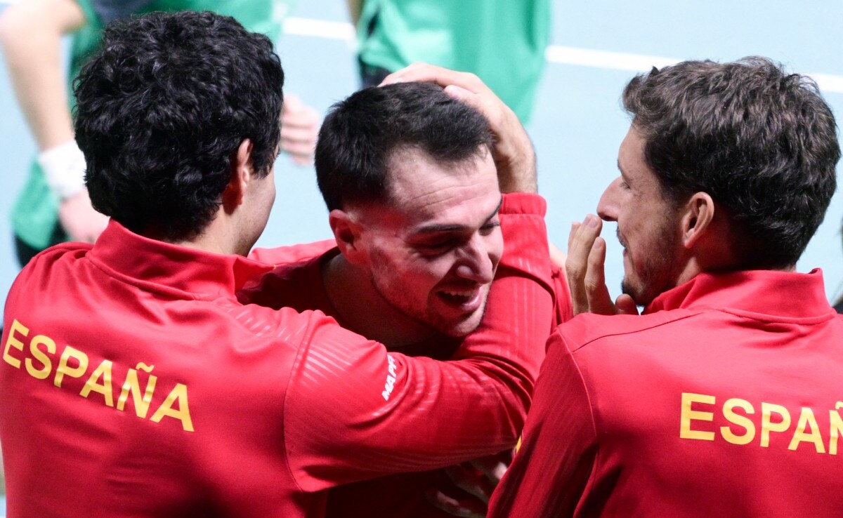 Spain To Face Holders Italy In Davis Cup Final