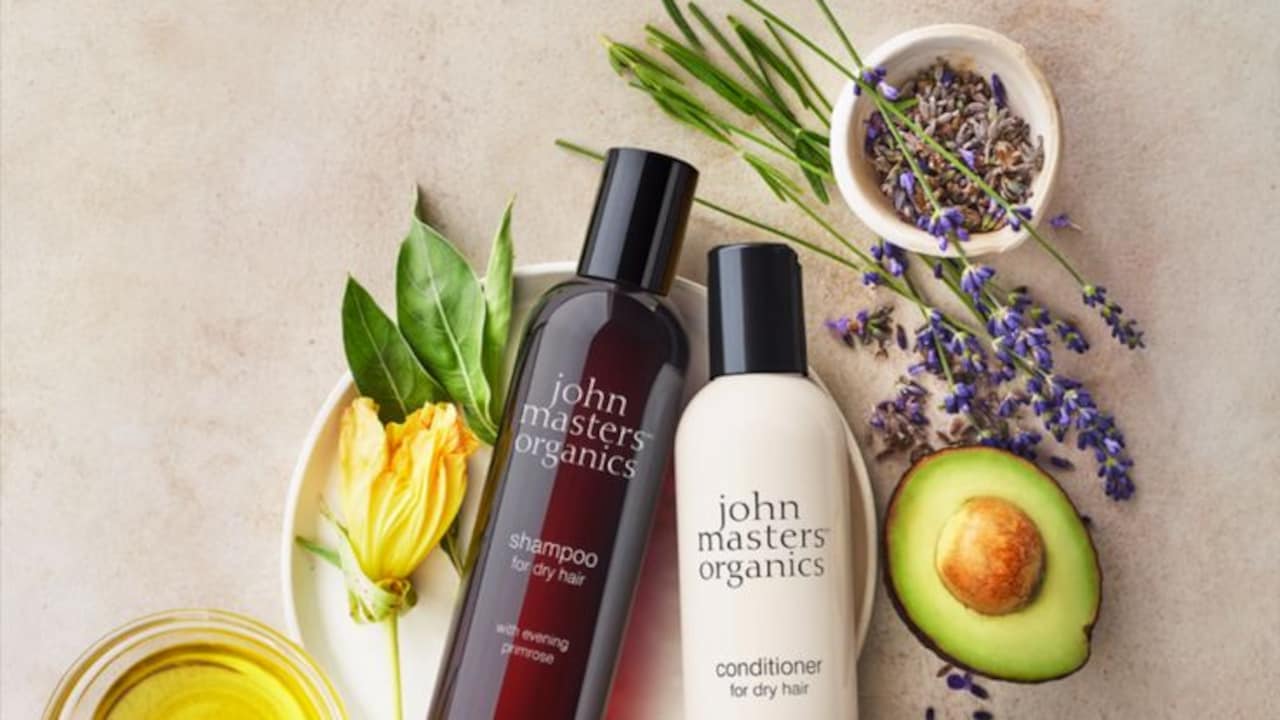 How to Train Dry Hair to Stay Soft: The Conditioner Routine You Need
