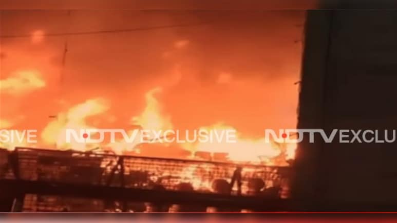 दिल्ली के लाल किला के पास बड़ा धमाका, 13 लोगों की मौत; कई गाड़ियों के उड़े परखच्चे...