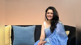 VIDEO : 'नीली साडी' ट्रेंडवर गिरीजा ओकचं कळकळीचं आवाहन,  म्हणाली, 'माझ्या 12 वर्षांच्या मुलाचा विचार करा...'