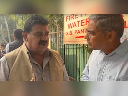 Delhi's Sarojini Nagar Blast Witness Helps Red Fort Explosion Victims