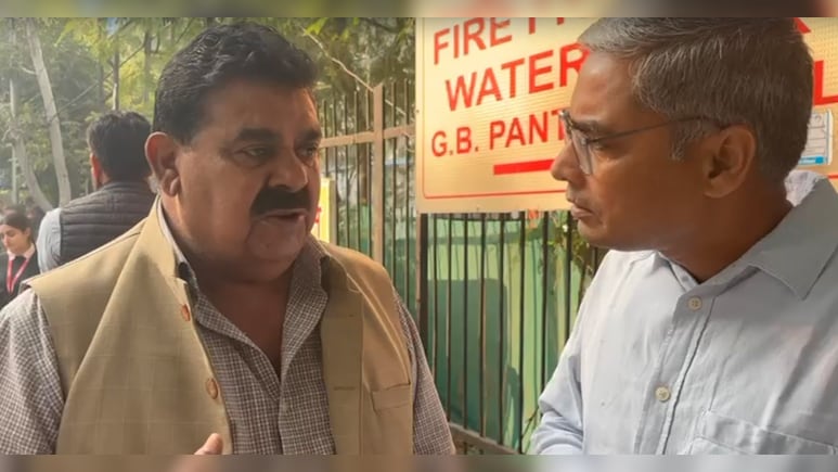 Delhi's Sarojini Nagar Blast Witness Helps Red Fort Explosion Victims