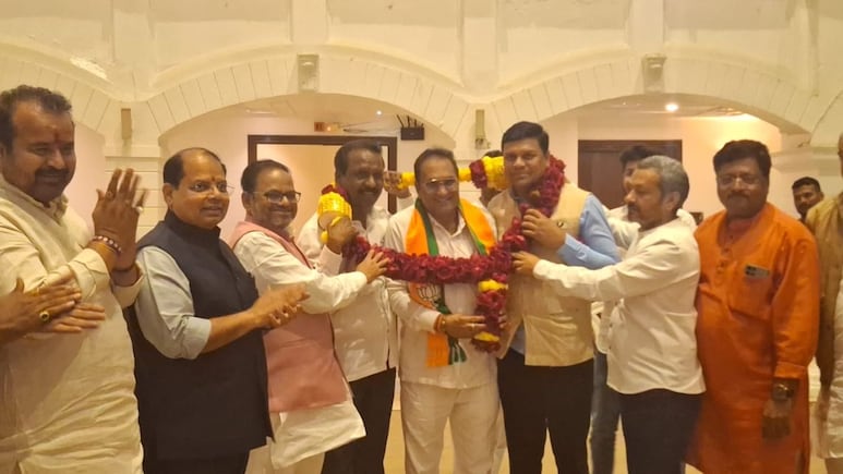 Amravati News : अमरावतीमध्ये भाजपचा करेक्ट कार्यक्रम; बड्या नेत्याच्या पक्षप्रवेशाने उद्धव गटाची ताकद खिळखिळी