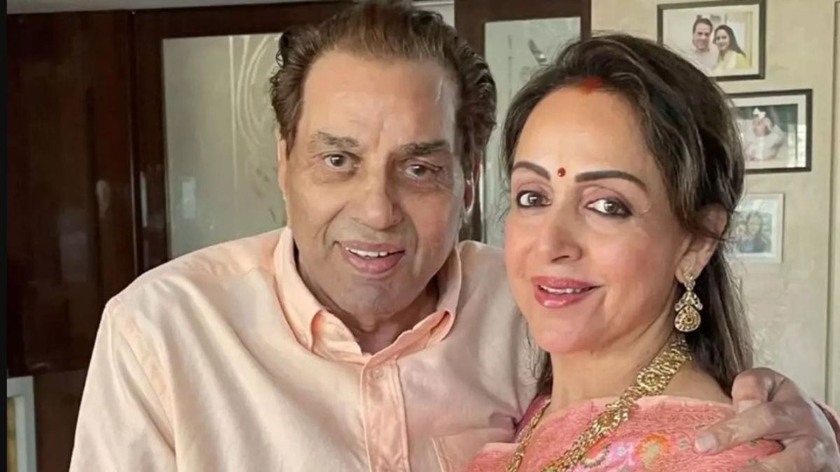Dharmendra's Last Post Was An Unmissable Photo With His 'Dream Girl' Hema Malini