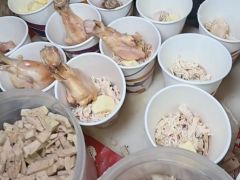 Delhi Food Stall Serves Chicken-Mutton Soup So Loaded, It's Winning Hearts Online