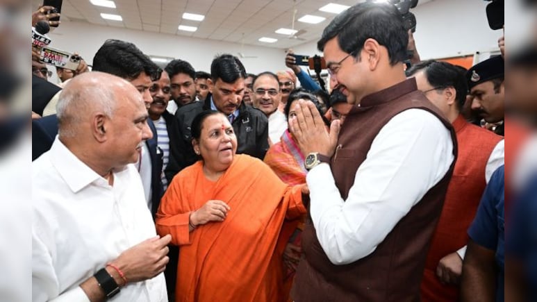 'मैं अपने भाई से मिलने आई हूं', बीजेपी कार्यालय पहुंची उमा भारती; प्रदेश अध्यक्ष खंडेलवाल से की चर्चा 