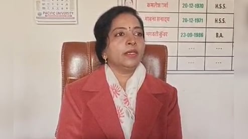 'कोई स्कूल बुर्क़ा पहन कर तो नहीं आता?' शिक्षा मंत्री ने ऐसा नहीं पूछा, प्रधानाचार्य ने खबर का खंडन किया 